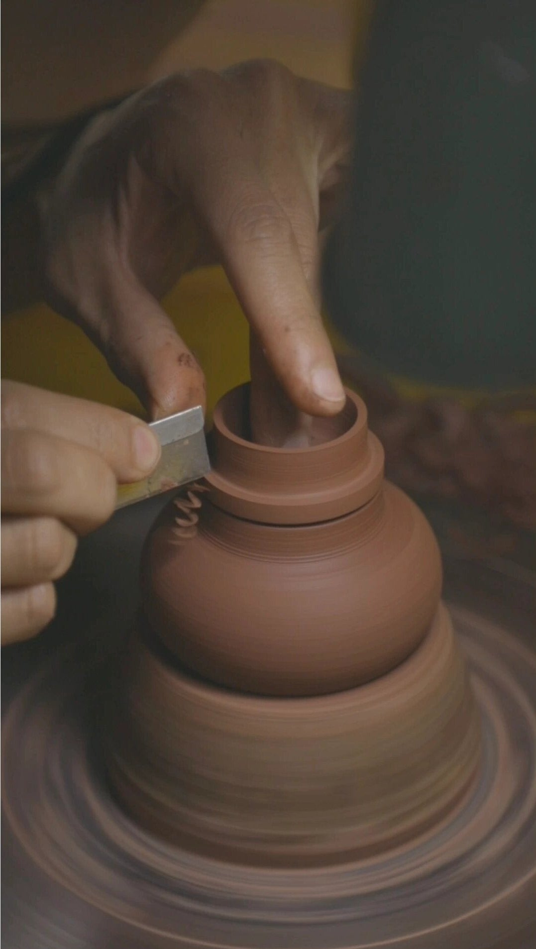 This is a Chaozhou teapot.this is Chaozhou red clay zhuni teapot