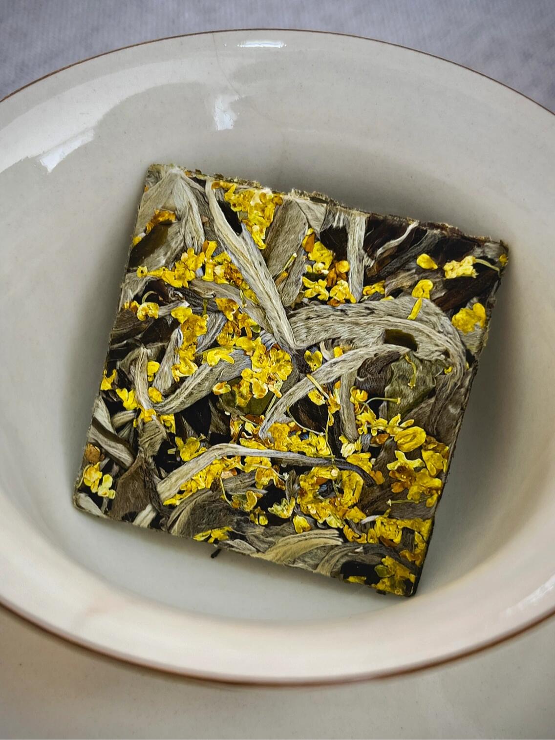 this is Chinese floral tea osmanthus white tea