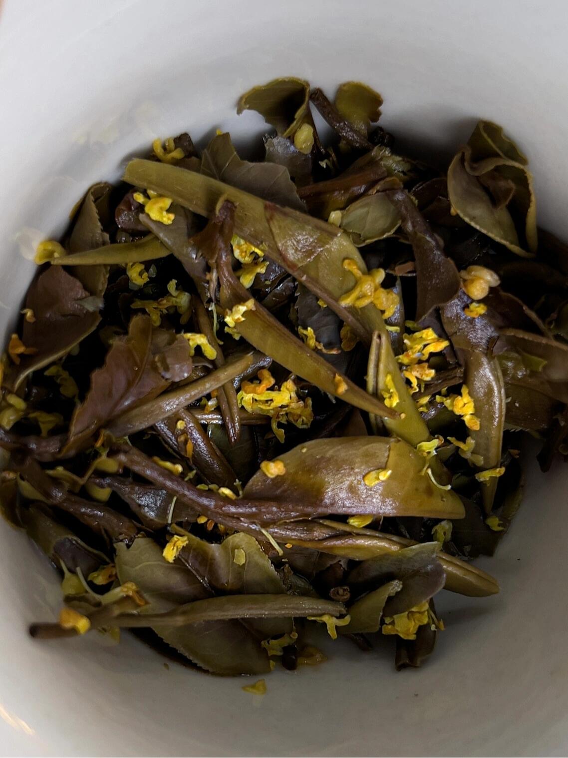 this is Chinese floral tea osmanthus white tea