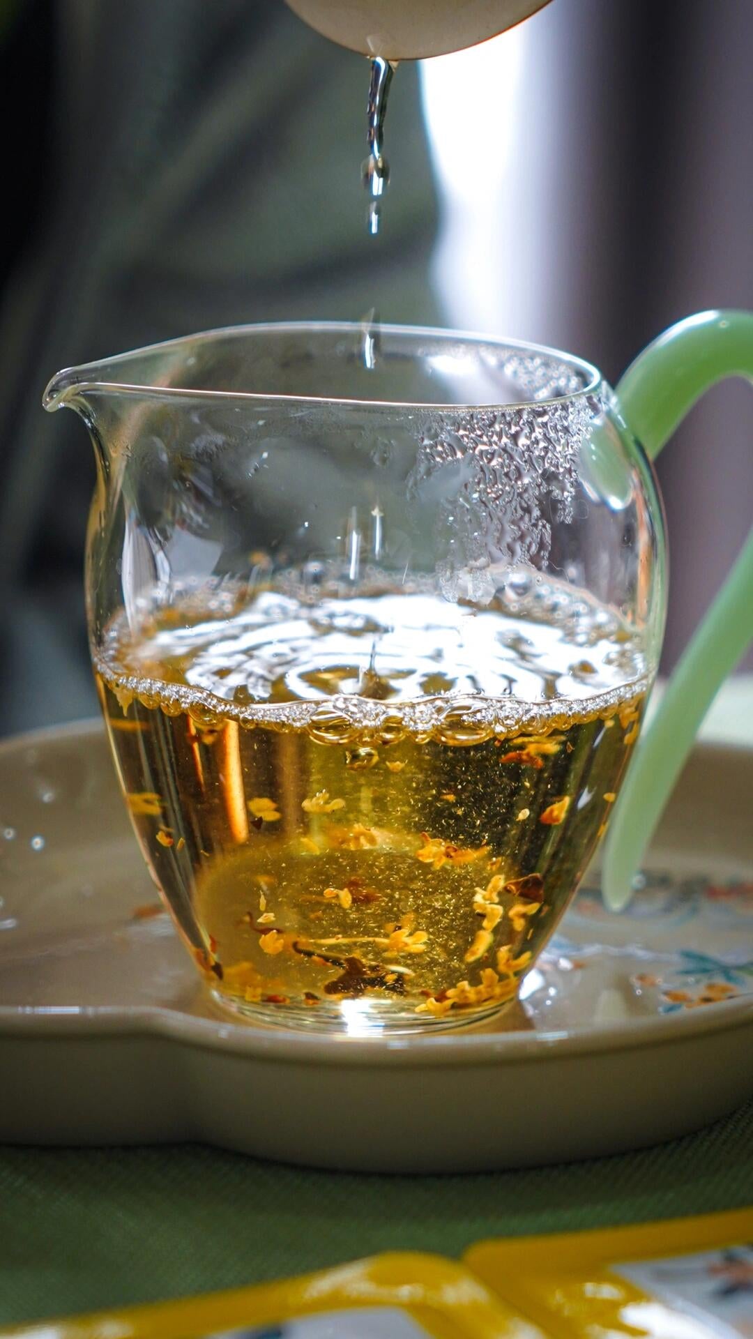 this is Chinese floral tea osmanthus white tea