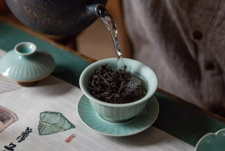 this is Chinese big red robe oolong tea da hong pao