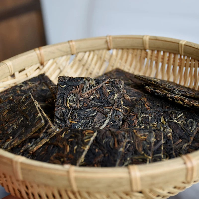 Chinese Yunnan Gushu Sun-dried Black Tea Aged Tree Red Tea Dianhong Mini Tea Cake