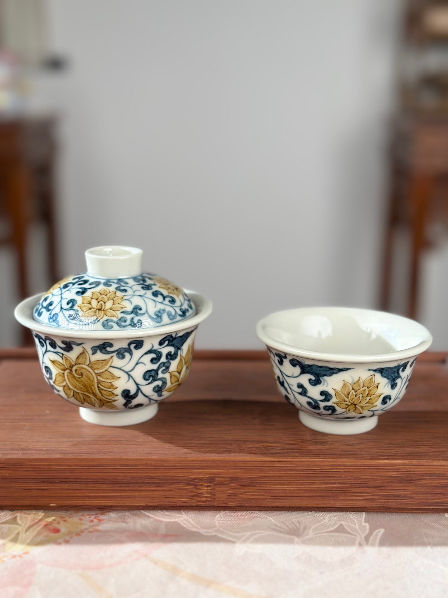 Handpainted Chinese Luxious Blue White Porcelain Underglaze Gold Youlijin Traditional Lotus of Twined Stem Pattern Masterpiece Gaiwan Set Artwork Teacup