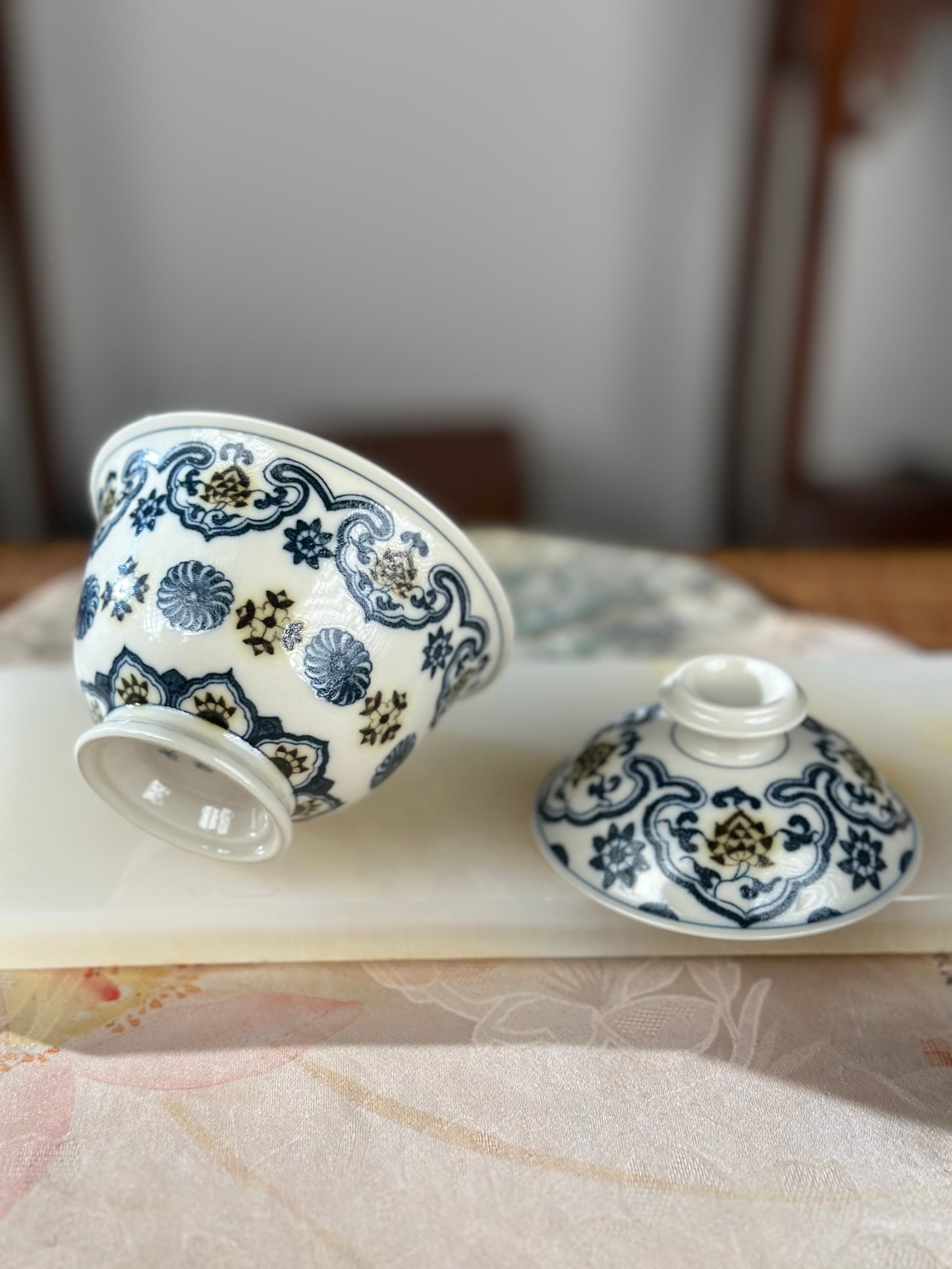 Handpainted Chinese Luxious Blue White Porcelain Underglaze Gold Youlijin Ruyi Pattern Gaiwan Set Artwork Teacup
