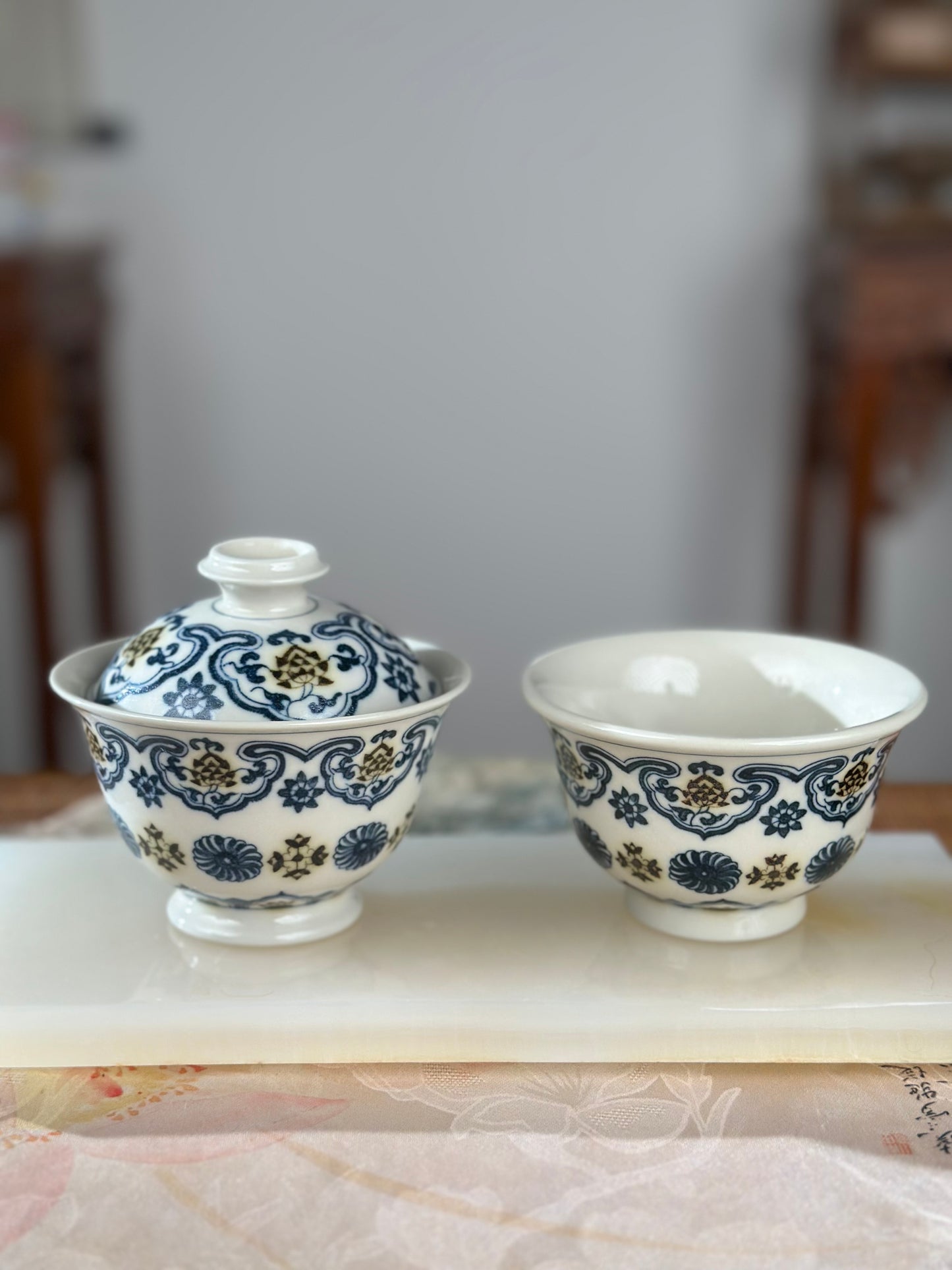 Handpainted Chinese Luxious Blue White Porcelain Underglaze Gold Youlijin Ruyi Pattern Gaiwan Set Artwork Teacup