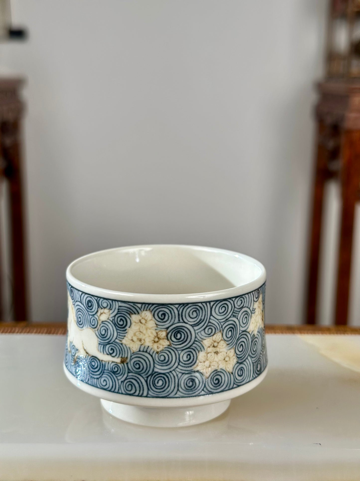 Handpainted Chinese Luxious Blue White Porcelain Underglaze Gold Youlijin Horse Flower Ocean Wave Pattern Gaiwan Set Artwork Teacup