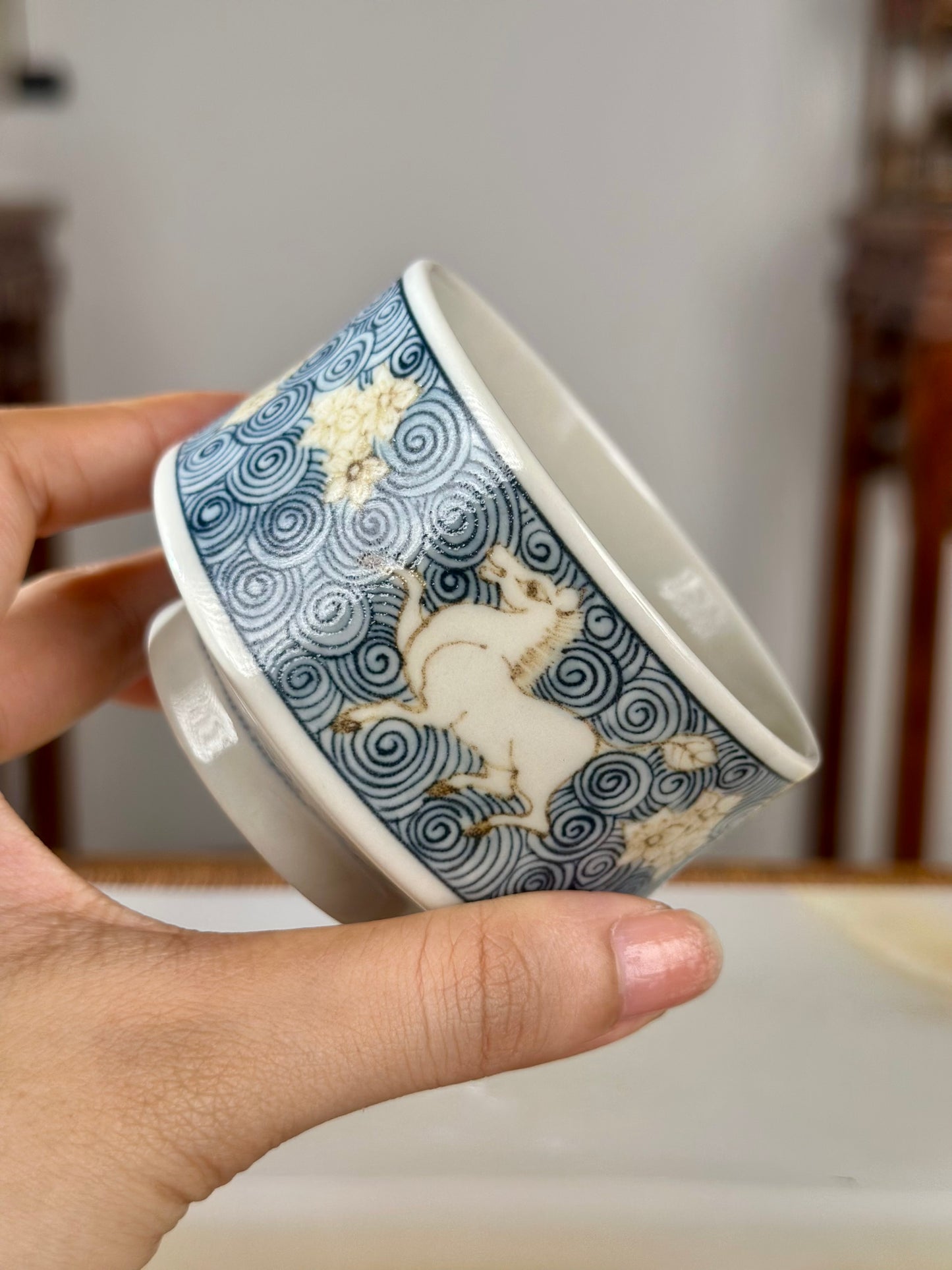 Handpainted Chinese Luxious Blue White Porcelain Underglaze Gold Youlijin Horse Flower Ocean Wave Pattern Gaiwan Set Artwork Teacup