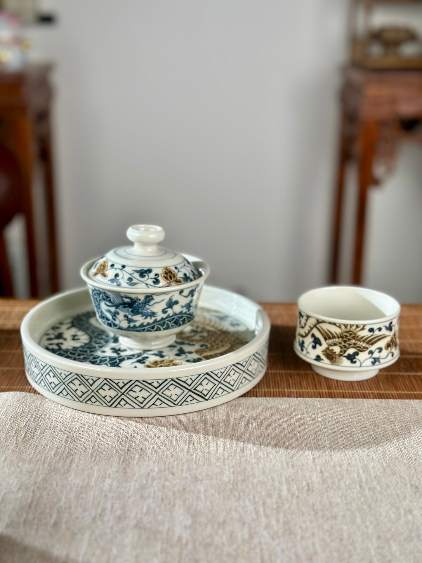 Handpainted Chinese Luxious Blue White Porcelain Underglaze Gold Youlijin Dragon Phoenix Gaiwan Set Artwork Teacup Tea Tray