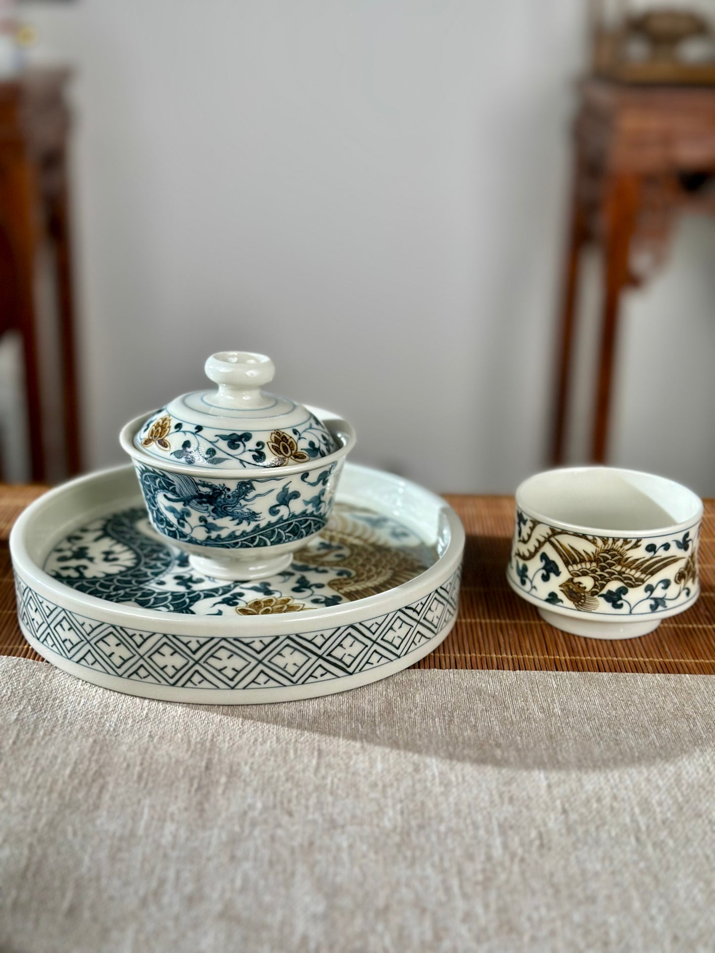 Handpainted Chinese Luxious Blue White Porcelain Underglaze Gold Youlijin Dragon Phoenix Gaiwan Set Artwork Teacup Tea Tray