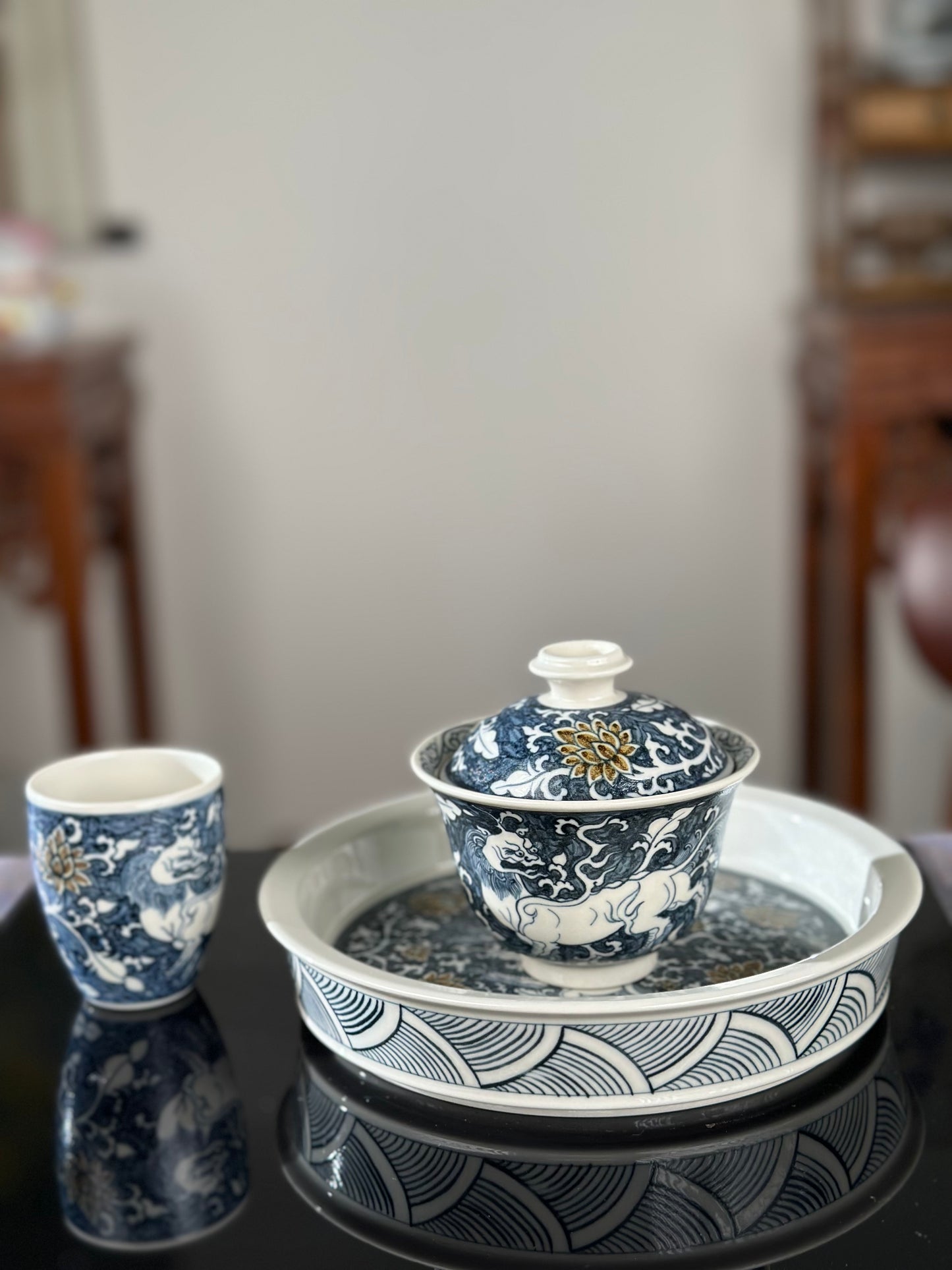 Handpainted Chinese Luxious Blue White Porcelain  Underglaze Gold Youlijin Traditional Lion Pattern Masterpiece Gaiwan Set Artwork Teacup