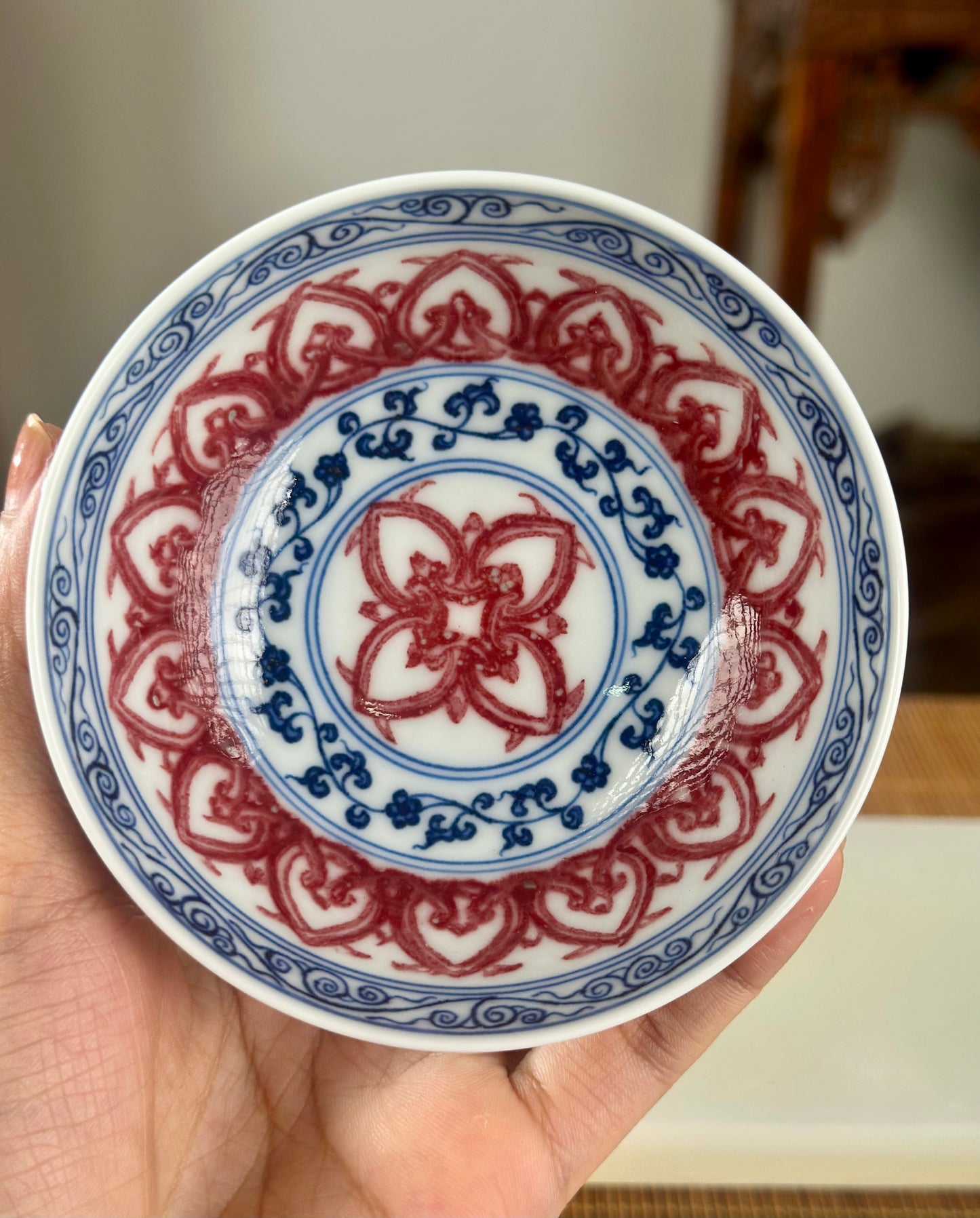 Handpainted Chinese Traditional  Baoxiang Flower Pattern Blue and White Underglaze Red Youlihong Porcelain Jingdezhen Gaiwan Teacup Set