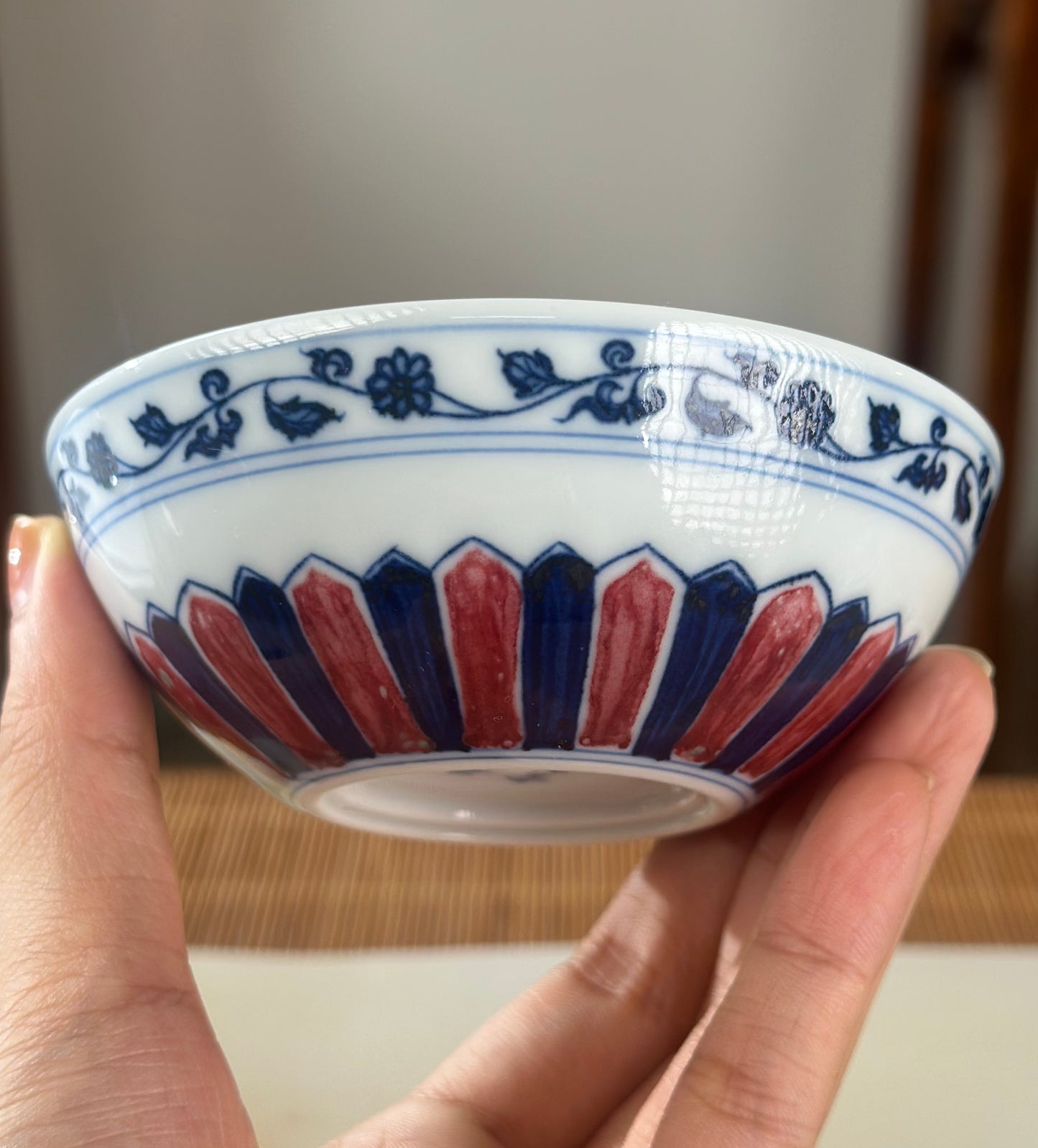 Handpainted Chinese Traditional  Baoxiang Flower Pattern Blue and White Underglaze Red Youlihong Porcelain Jingdezhen Gaiwan Teacup Set
