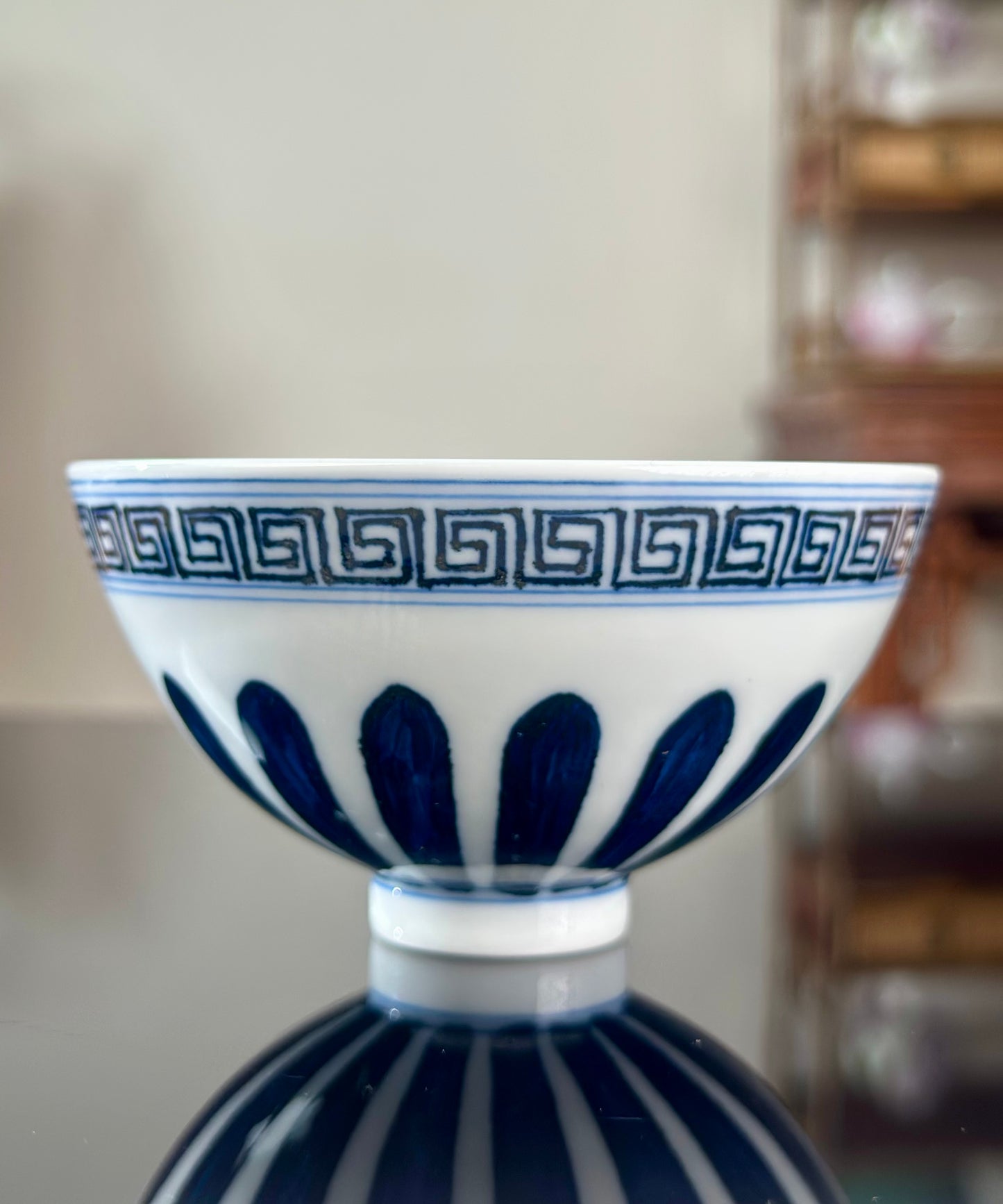 Handpainted Chinese Traditional  Flower Pattern Blue and White Underglaze Red Youlihong Porcelain Jingdezhen Jixin Teacup
