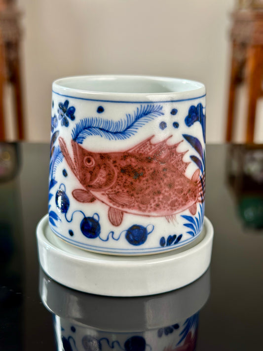 Handpainted Chinese Traditional Gui Fish Pattern Blue and White Underglaze Red Youlihong Porcelain Jingdezhen Rotating Teacup
