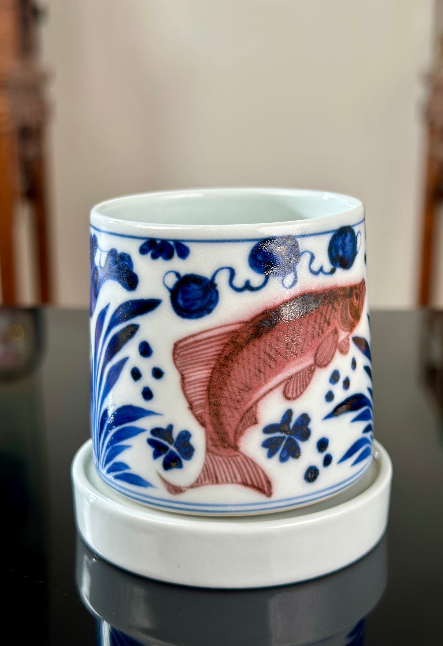 Handpainted Chinese Traditional Gui Fish Pattern Blue and White Underglaze Red Youlihong Porcelain Jingdezhen Rotating Teacup