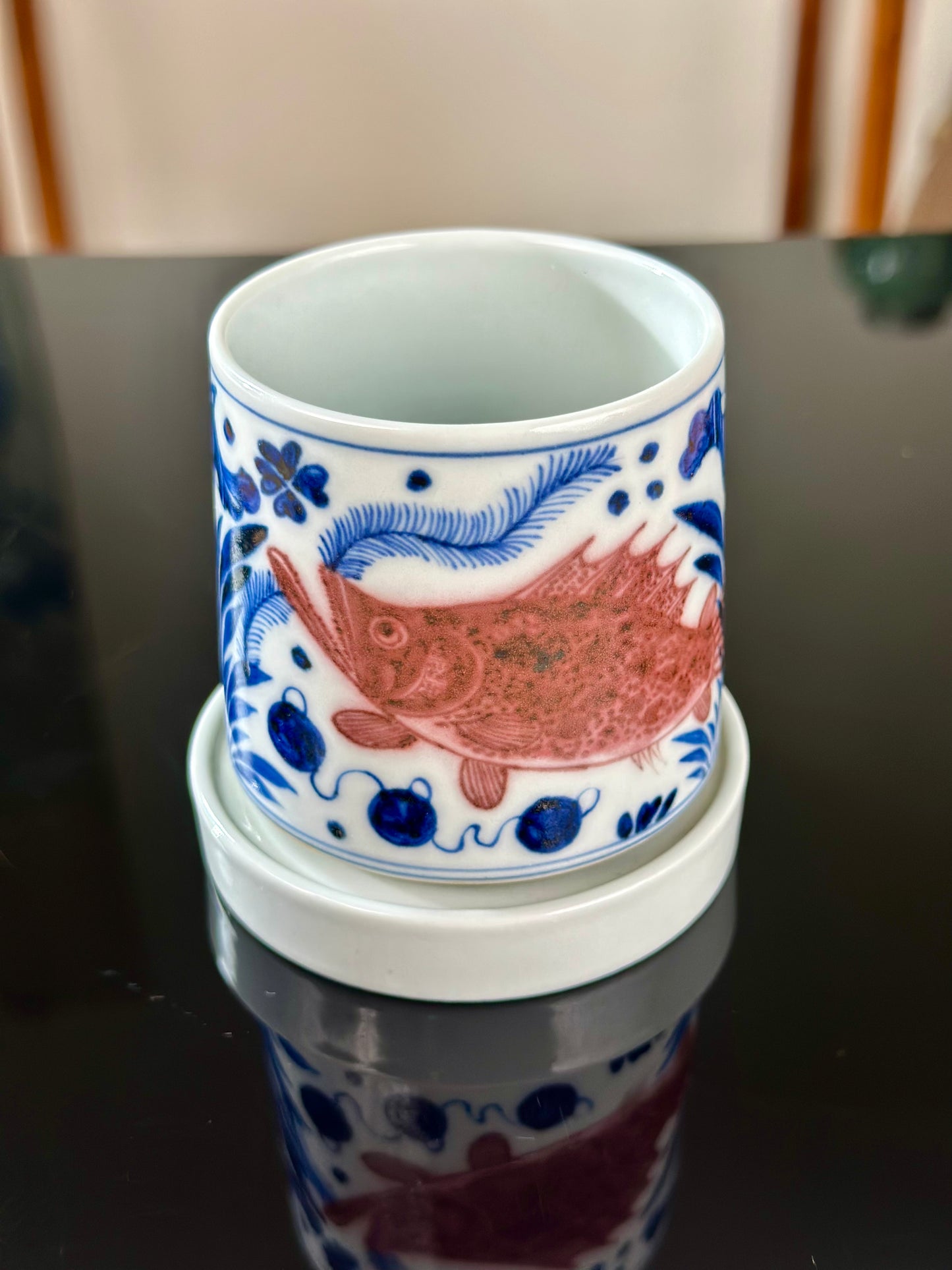 Handpainted Chinese Traditional Gui Fish Pattern Blue and White Underglaze Red Youlihong Porcelain Jingdezhen Rotating Teacup
