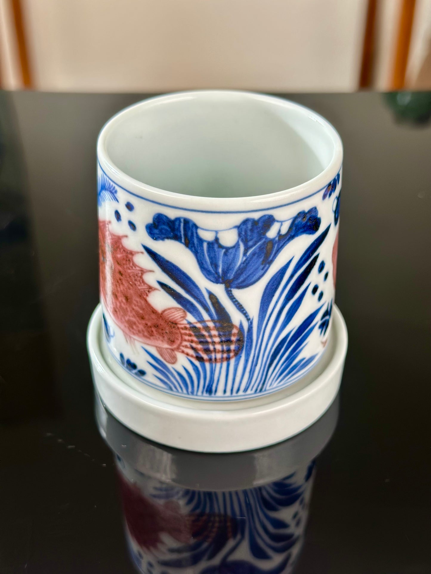 Handpainted Chinese Traditional Gui Fish Pattern Blue and White Underglaze Red Youlihong Porcelain Jingdezhen Rotating Teacup