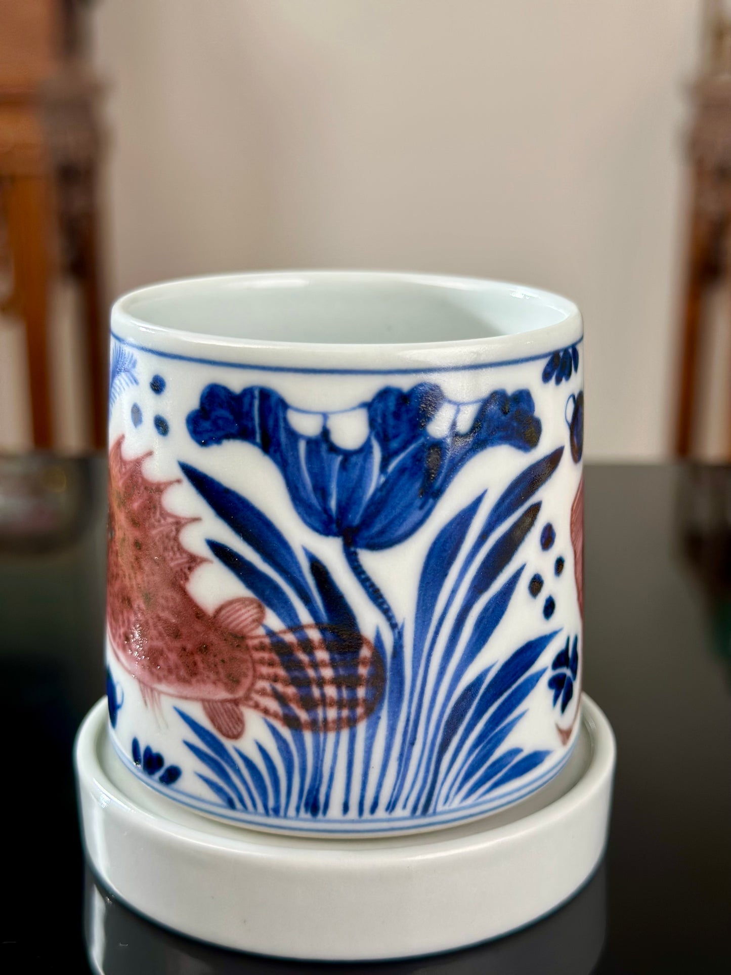 Handpainted Chinese Traditional Gui Fish Pattern Blue and White Underglaze Red Youlihong Porcelain Jingdezhen Rotating Teacup