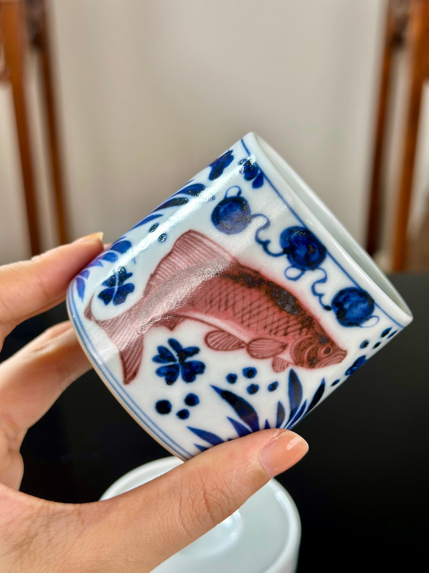 Handpainted Chinese Traditional Gui Fish Pattern Blue and White Underglaze Red Youlihong Porcelain Jingdezhen Rotating Teacup