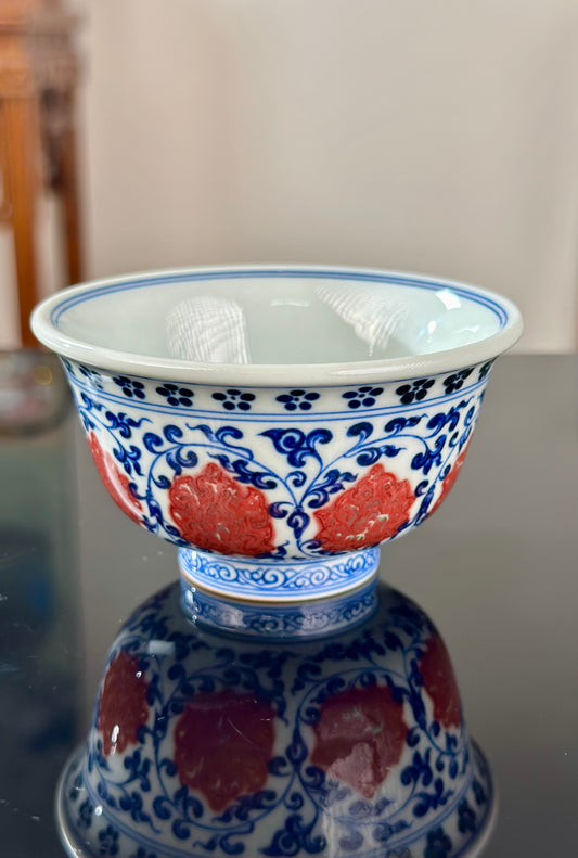 Handpainted Chinese Traditional Lotus and Twined Stem Pattern Blue and White Underglaze Red Youlihong Porcelain Jingdezhen Rotating Teacup