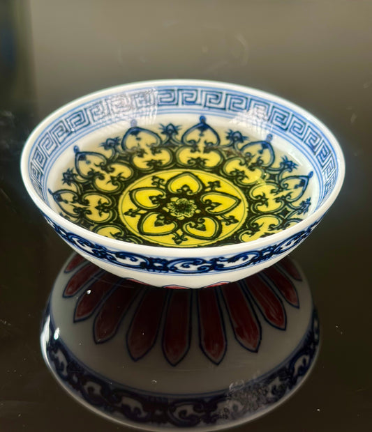 Handpainted Chinese Blue and White Underglaze Red Youlihong Porcelain Jingdezhen Traditional Baoxiang Flower Pattern Teacup
