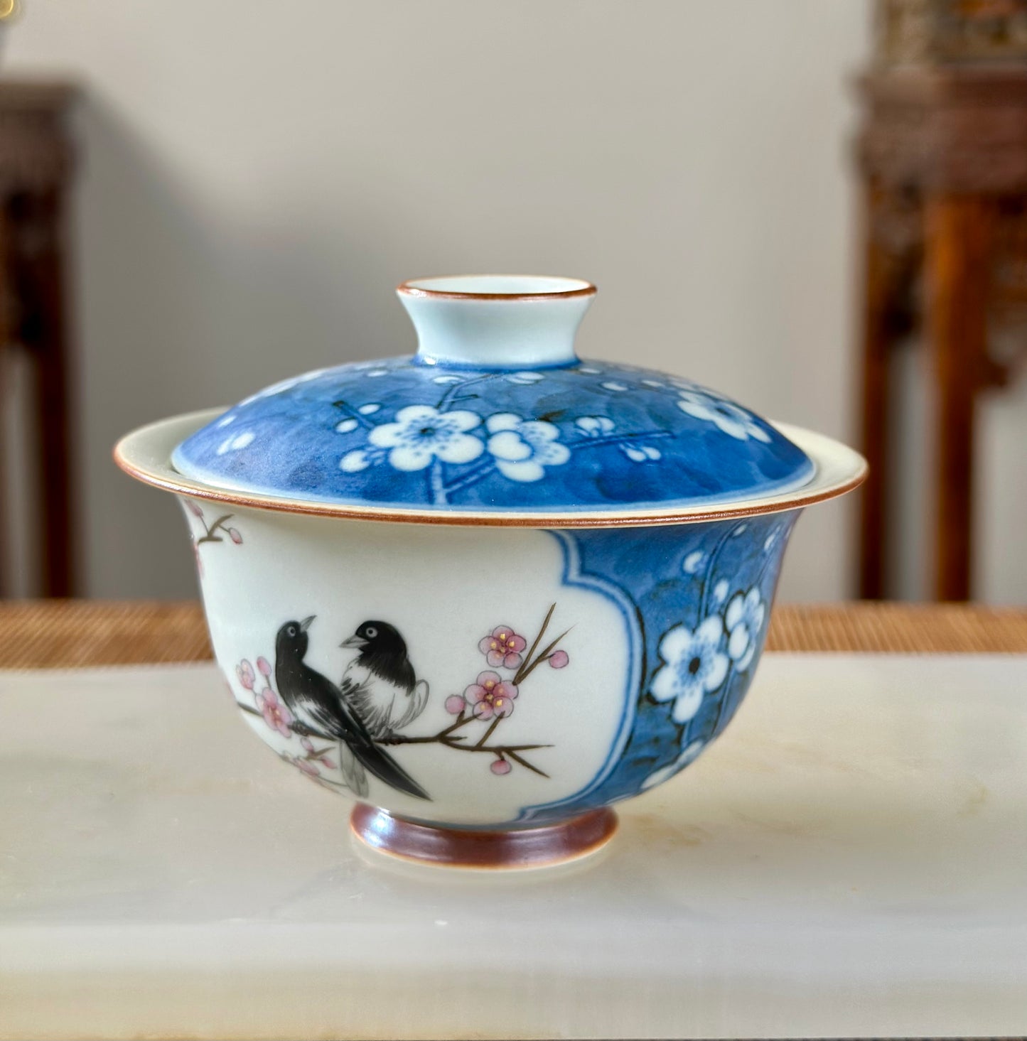 Handpainted Chinese High End Famille Rose Blue White Porcelain Gaiwan Flower and Megpie Bird Pattern Teapot
