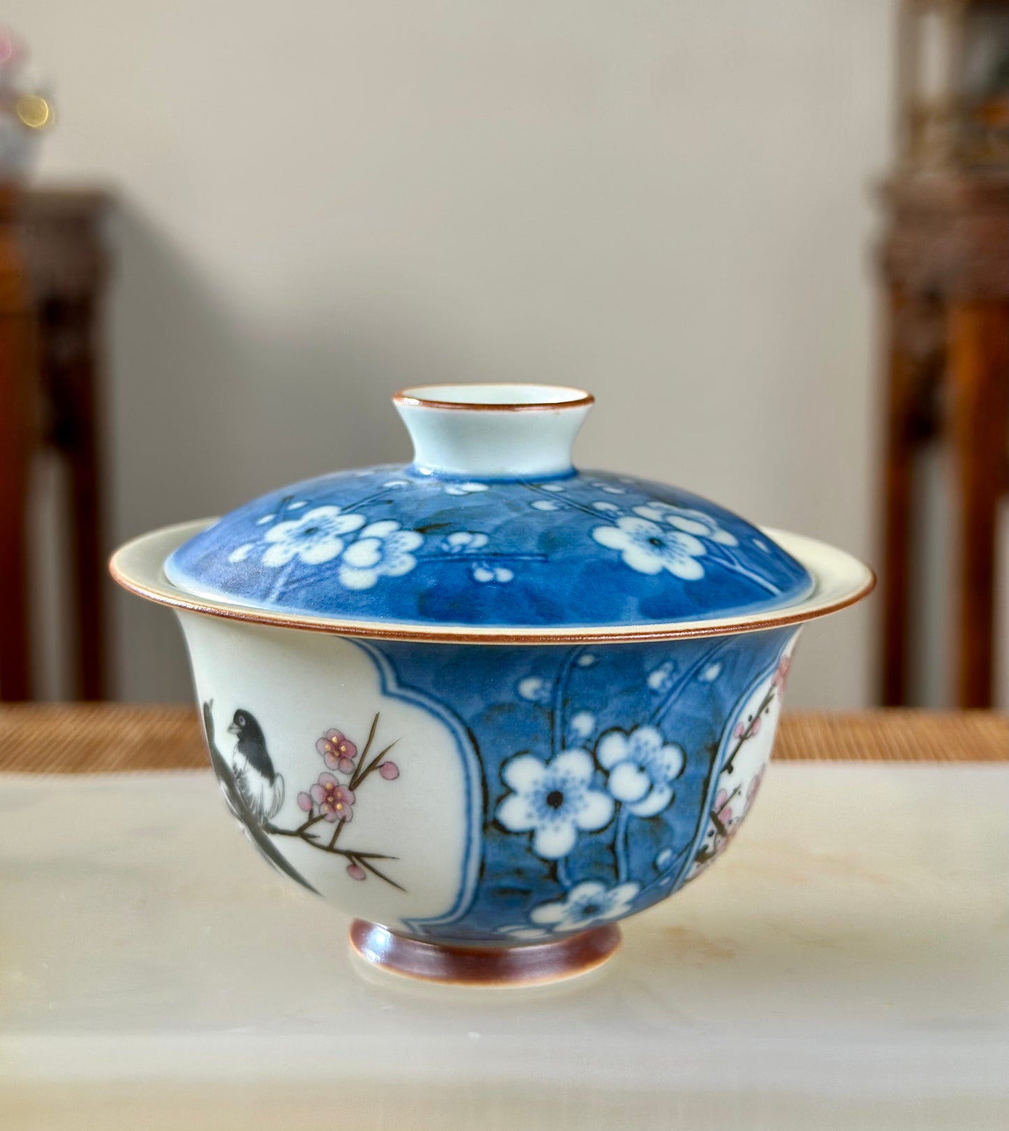 Handpainted Chinese High End Famille Rose Blue White Porcelain Gaiwan Flower and Megpie Bird Pattern Teapot
