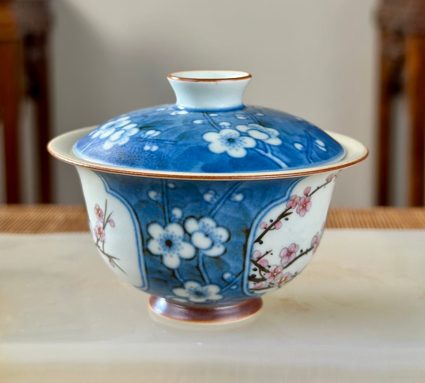 Handpainted Chinese High End Famille Rose Blue White Porcelain Gaiwan Flower and Megpie Bird Pattern Teapot