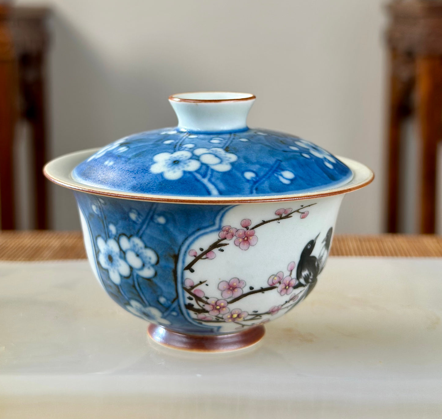 Handpainted Chinese High End Famille Rose Blue White Porcelain Gaiwan Flower and Megpie Bird Pattern Teapot