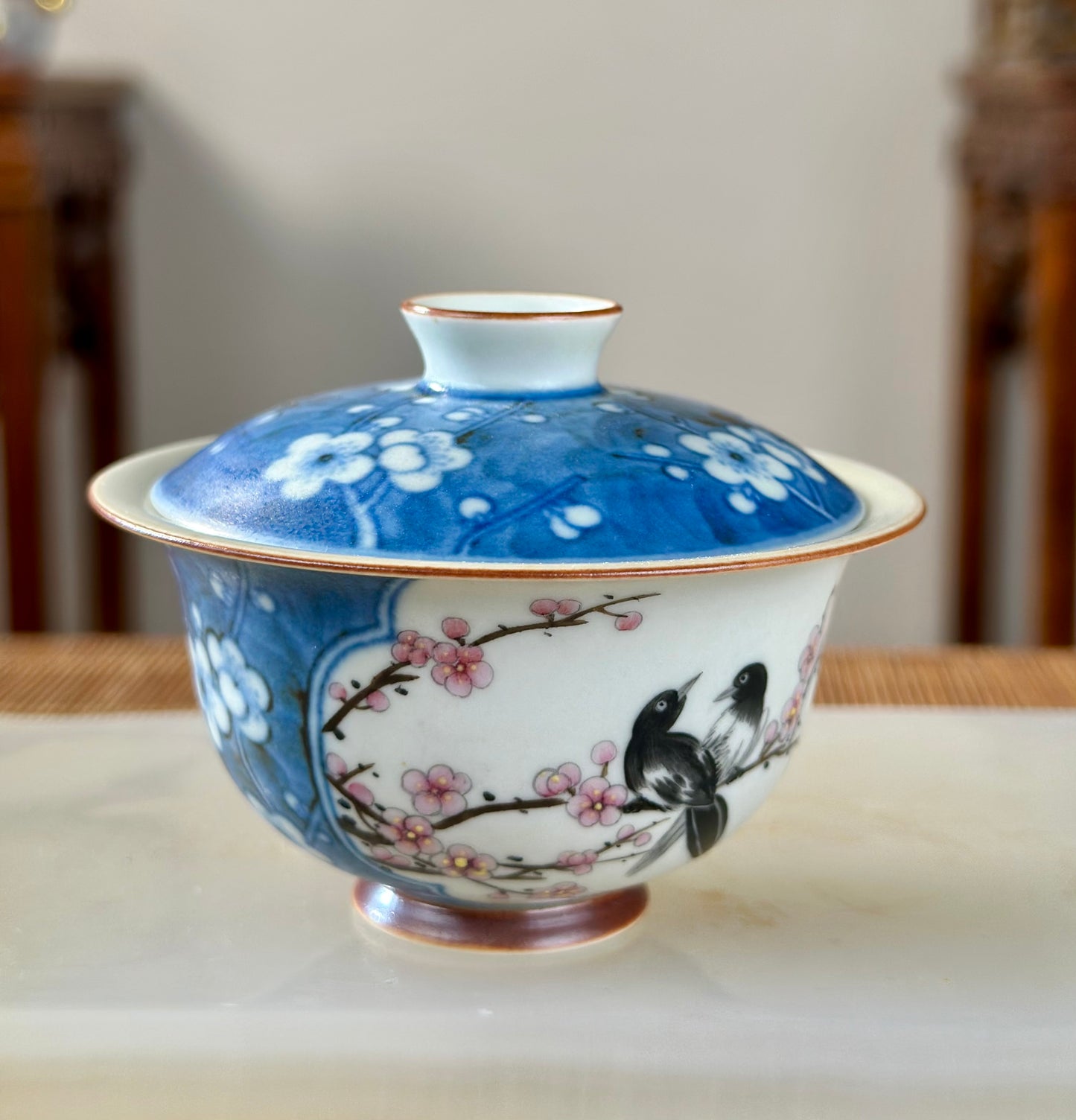 Handpainted Chinese High End Famille Rose Blue White Porcelain Gaiwan Flower and Megpie Bird Pattern Teapot