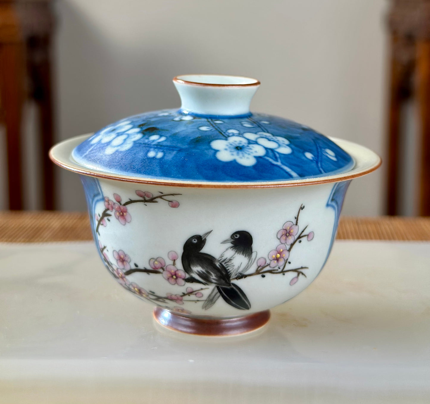 Handpainted Chinese High End Famille Rose Blue White Porcelain Gaiwan Flower and Megpie Bird Pattern Teapot