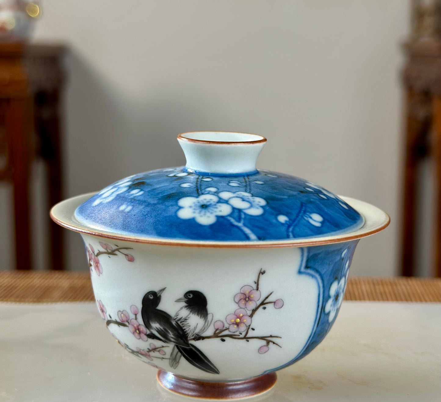 Handpainted Chinese High End Famille Rose Blue White Porcelain Gaiwan Flower and Megpie Bird Pattern Teapot