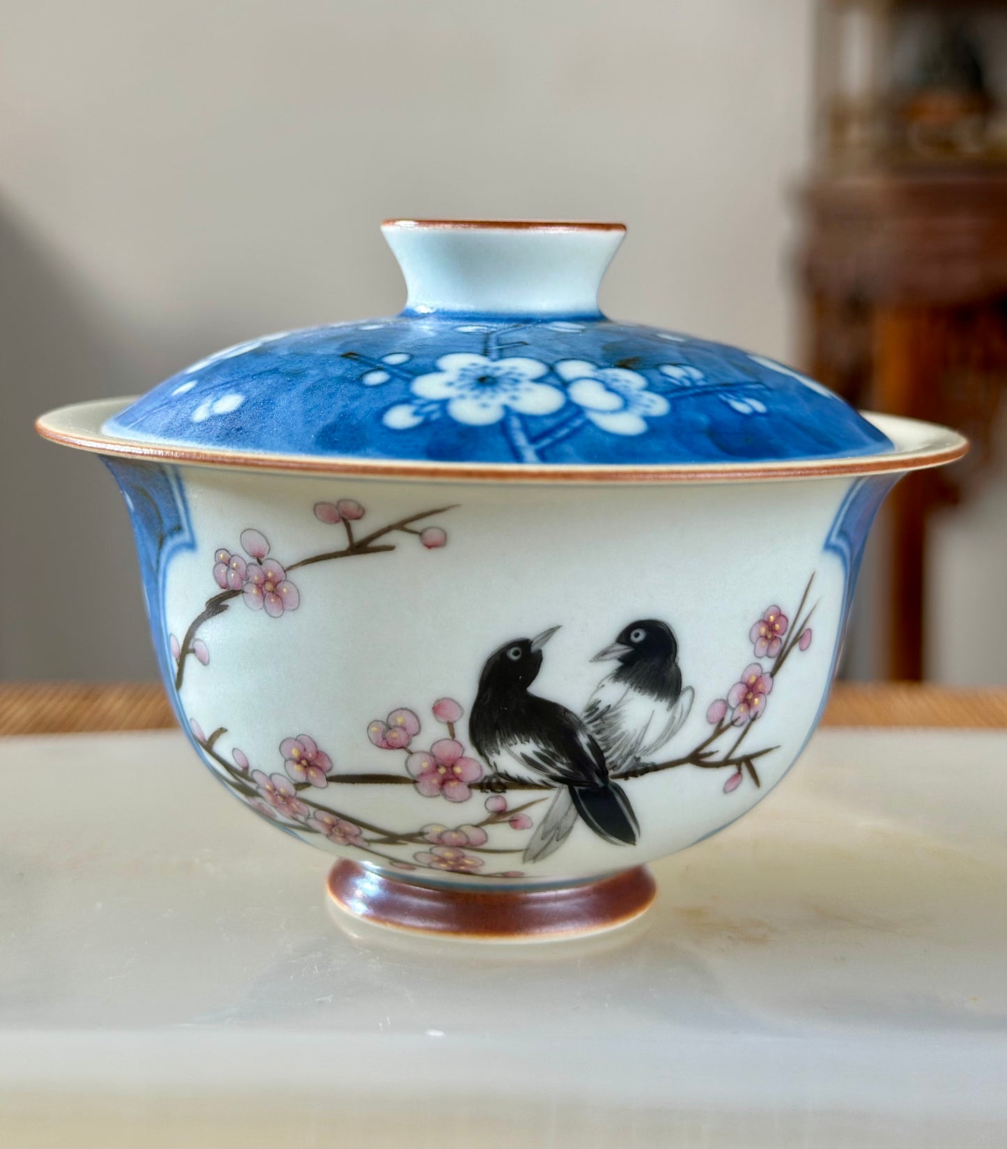 Handpainted Chinese High End Famille Rose Blue White Porcelain Gaiwan Flower and Megpie Bird Pattern Teapot
