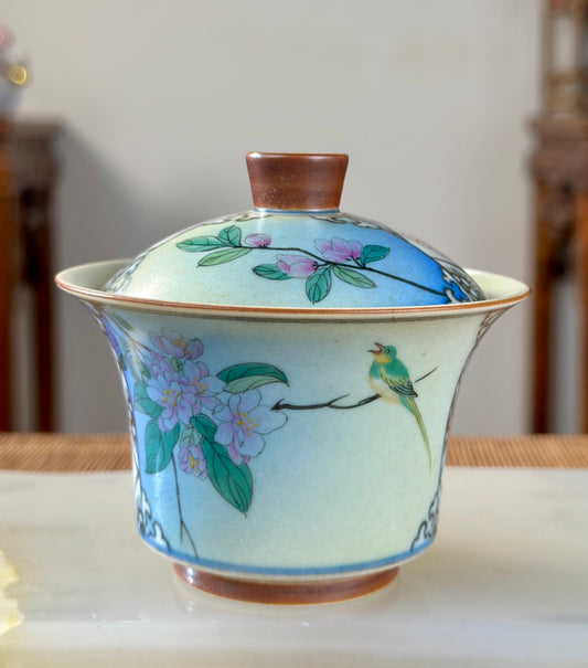 Handpainted Chinese High End Famille Rose Blue White Porcelain Gaiwan Flower and Bird Pattern Teapot