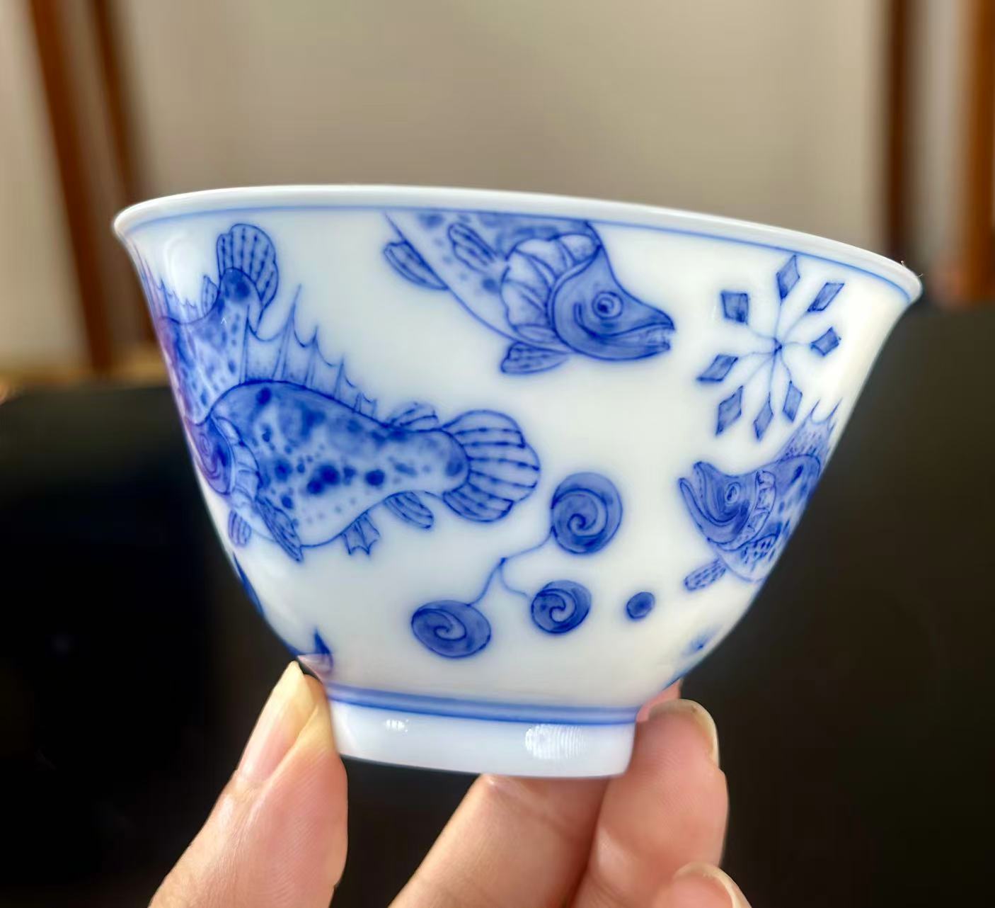 Handpainted Chinese Traditional Fish Pattern Blue and White Porcelain Jingdezhen Super Thin eacup