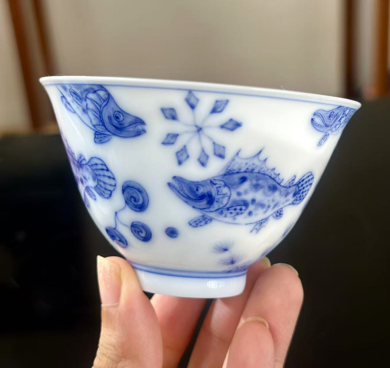 Handpainted Chinese Traditional Fish Pattern Blue and White Porcelain Jingdezhen Super Thin eacup
