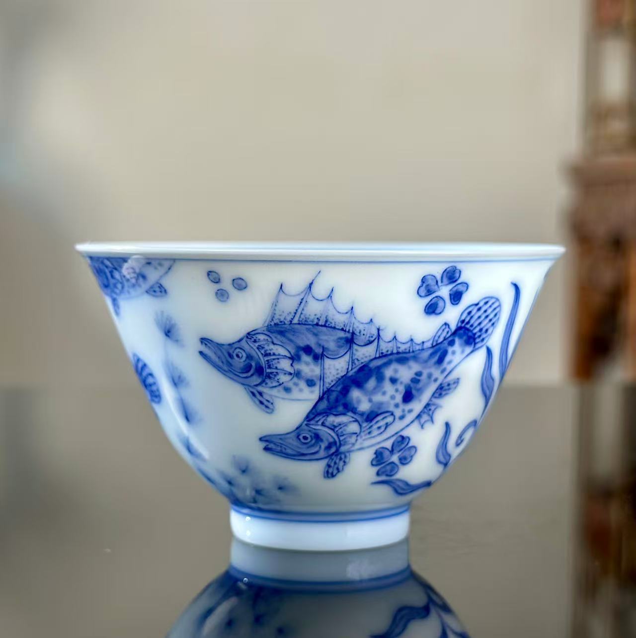 Handpainted Chinese Traditional Fish Pattern Blue and White Porcelain Jingdezhen Super Thin eacup