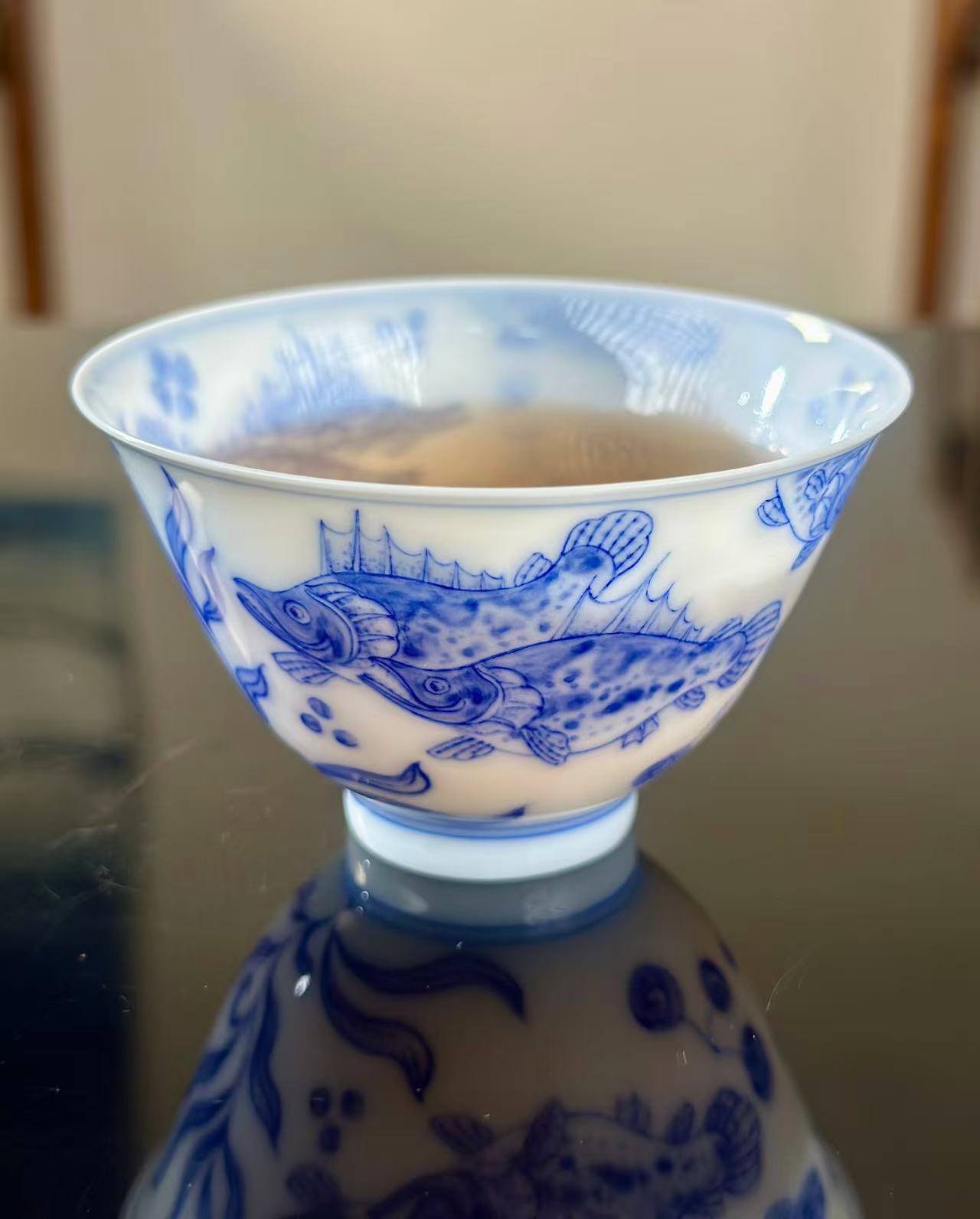 Handpainted Chinese Traditional Fish Pattern Blue and White Porcelain Jingdezhen Super Thin eacup