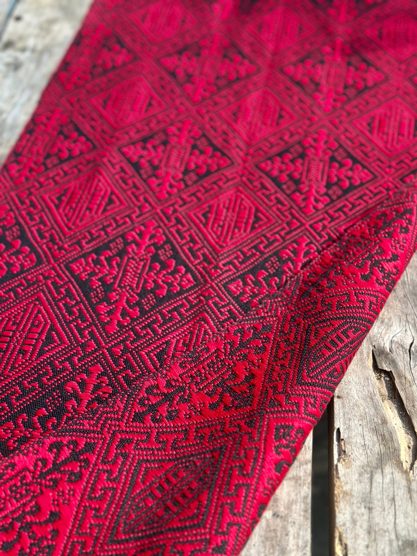 High-end Handcrafted Intertwined Vines Pattern Chinese Zhuang Brocade Silk Cloth Scarf Tea Table Cloth