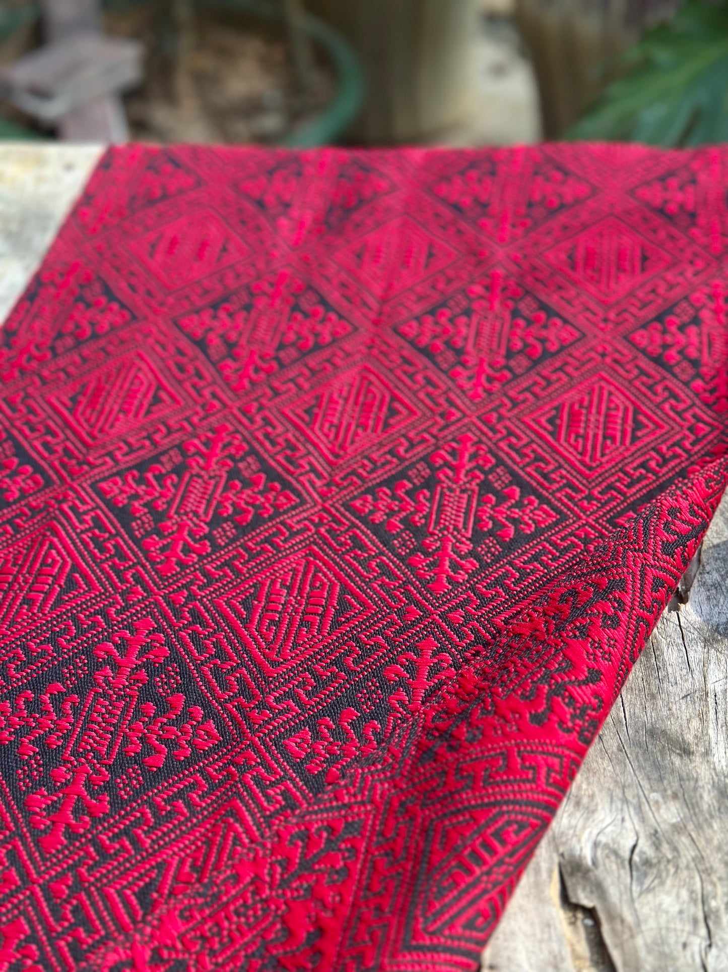 High-end Handcrafted Intertwined Vines Pattern Chinese Zhuang Brocade Silk Cloth Scarf Tea Table Cloth