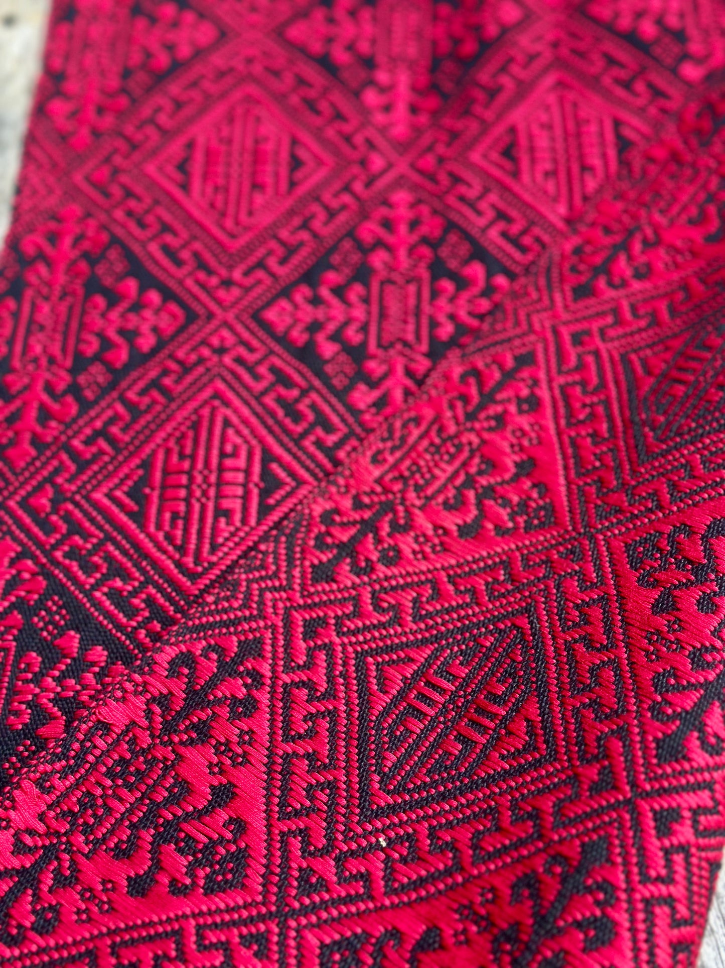 High-end Handcrafted Intertwined Vines Pattern Chinese Zhuang Brocade Silk Cloth Scarf Tea Table Cloth