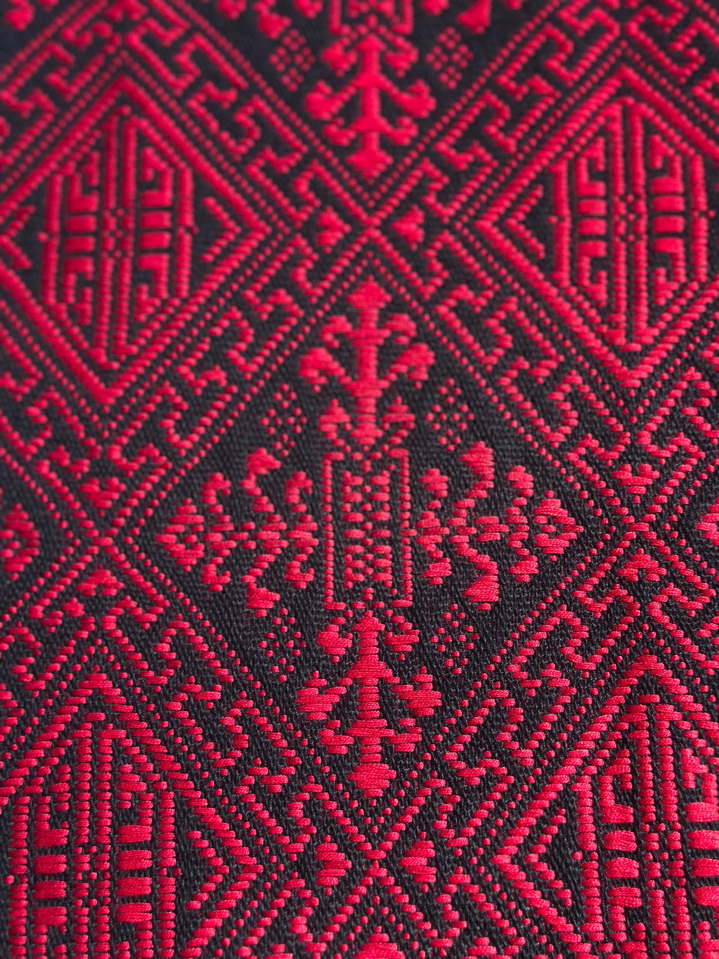 High-end Handcrafted Intertwined Vines Pattern Chinese Zhuang Brocade Silk Cloth Scarf Tea Table Cloth