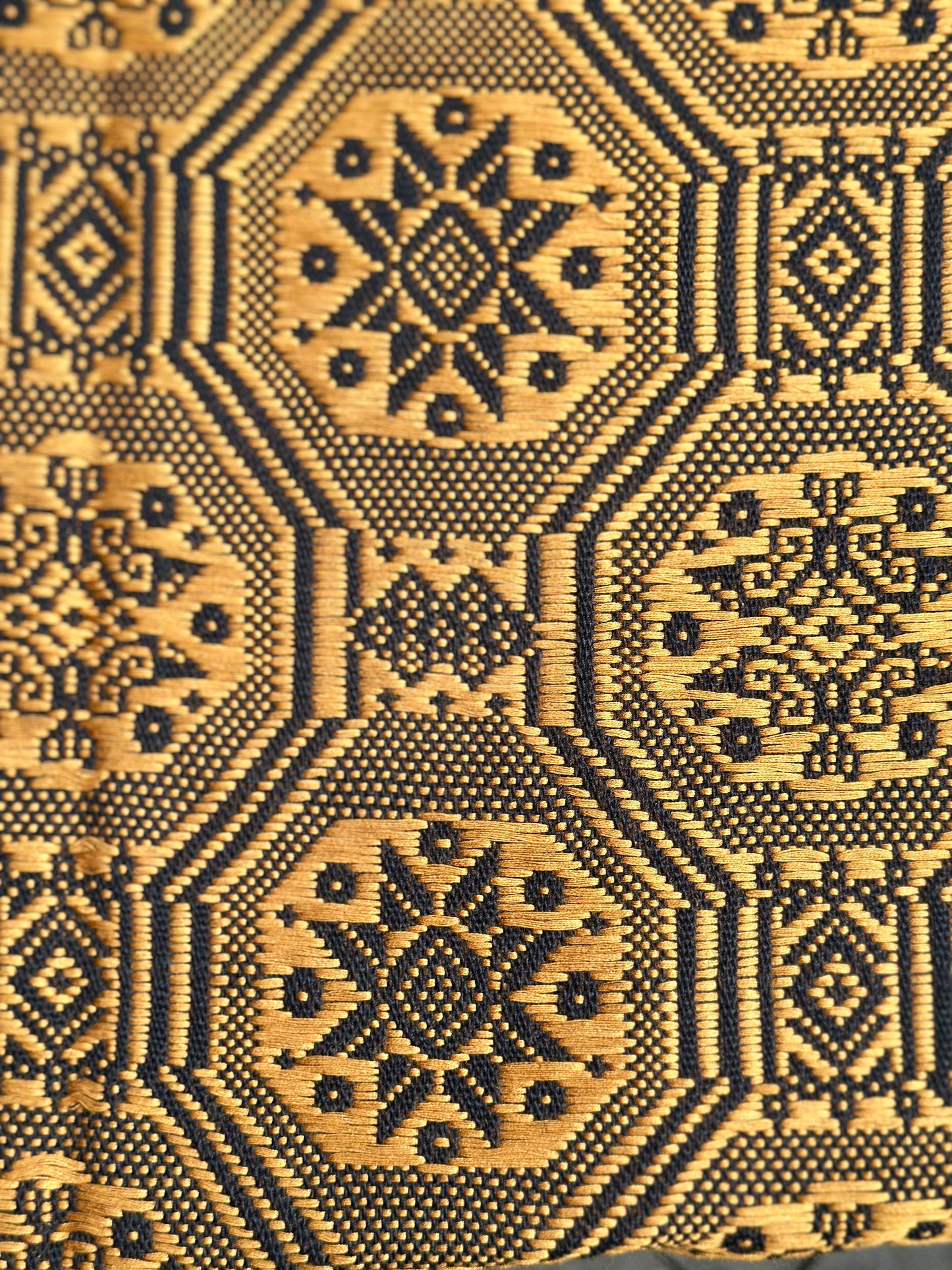 High-end Handcrafted Small Python Dragon Pattern Black Gold Chinese Zhuang Brocade Silk Cloth Scarf Tea Table Cloth