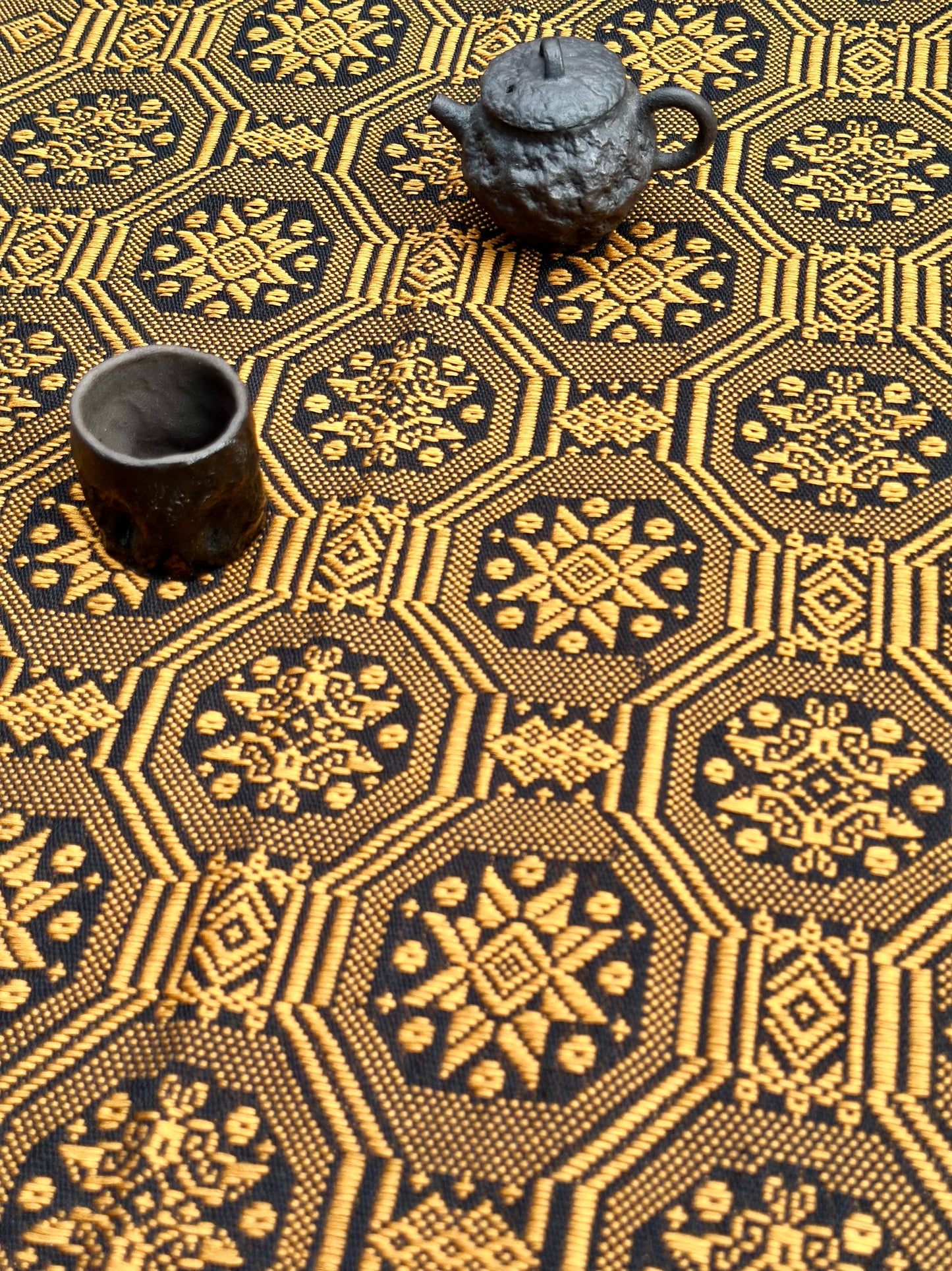 High-end Handcrafted Small Python Dragon Pattern Black Gold Chinese Zhuang Brocade Silk Cloth Scarf Tea Table Cloth