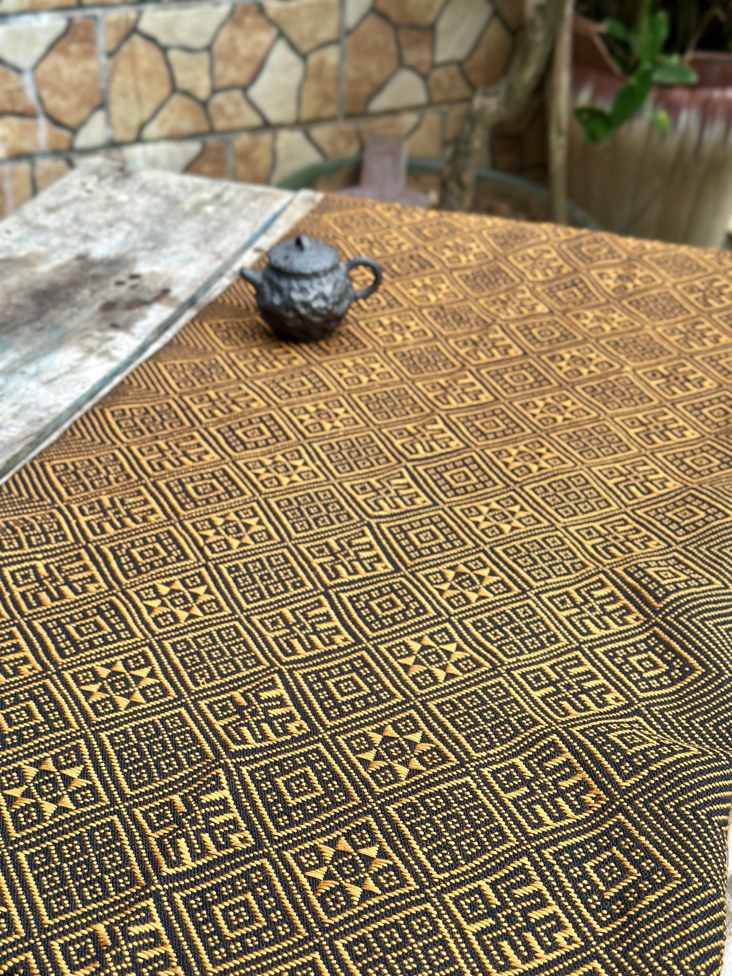 High-end Handcrafted Swallow Pattern Chinese Black Gold Zhuang Brocade Silk Cloth Scarf Tea Table Cloth