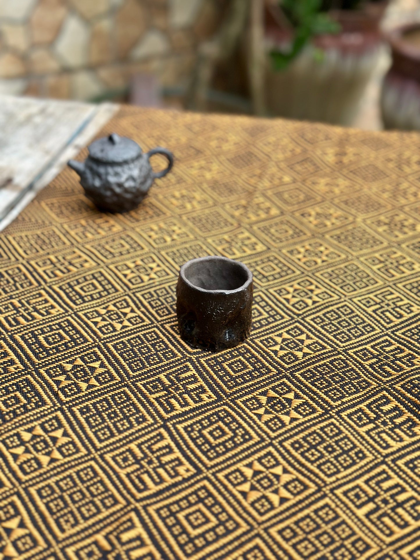 High-end Handcrafted Swallow Pattern Chinese Black Gold Zhuang Brocade Silk Cloth Scarf Tea Table Cloth