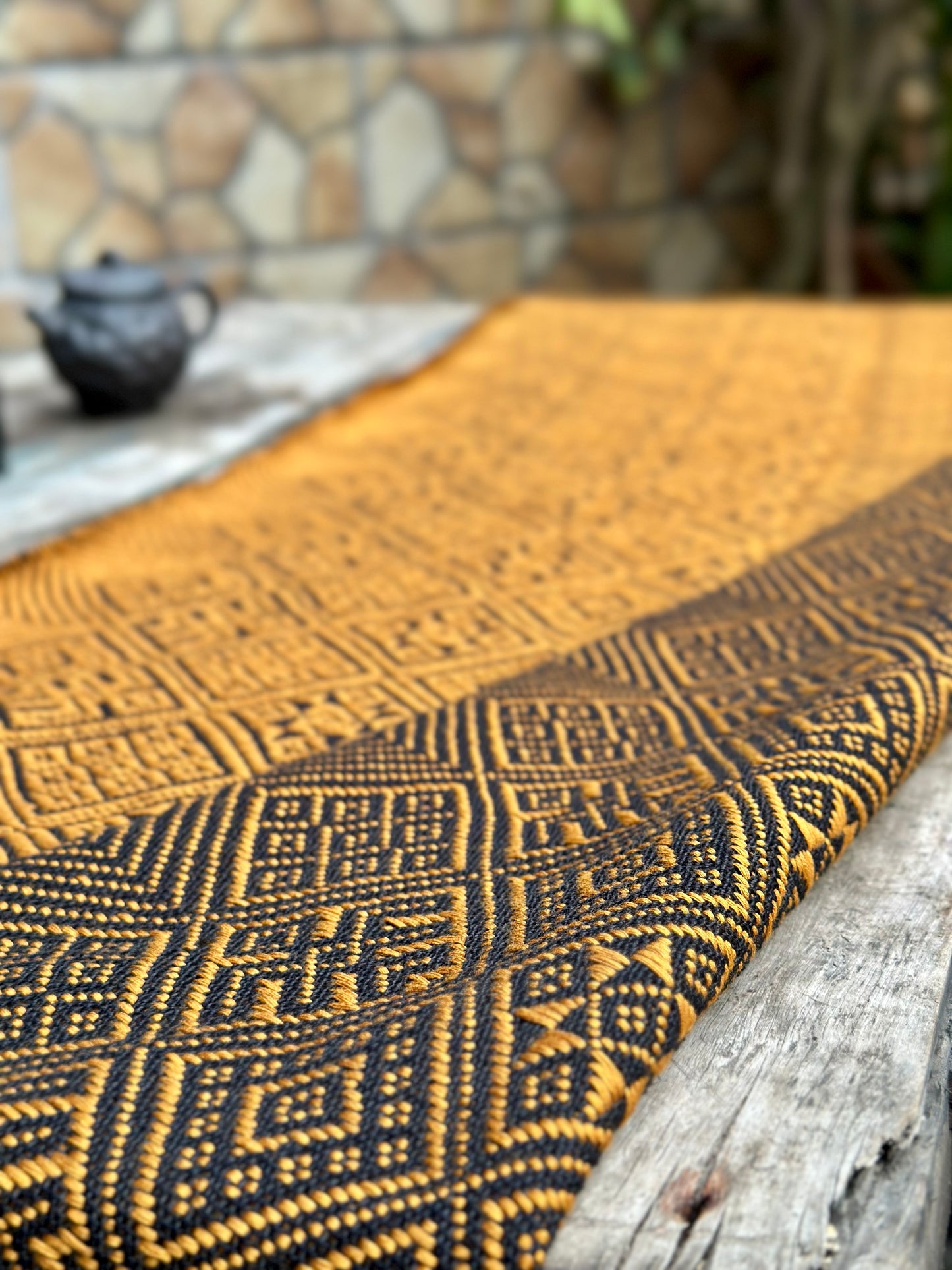 High-end Handcrafted Swallow Pattern Chinese Black Gold Zhuang Brocade Silk Cloth Scarf Tea Table Cloth