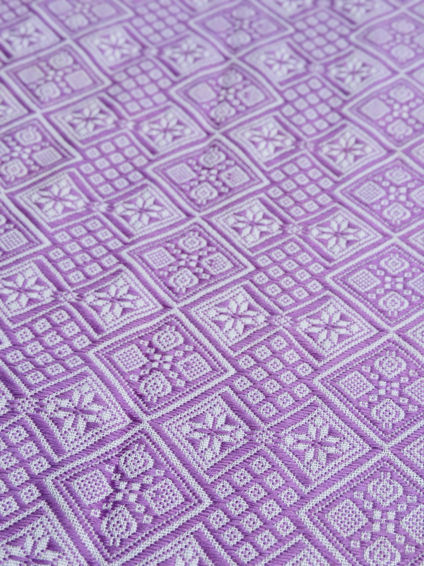 High-end Handcrafted  Pattern Chinese  Pattern Zhuang Brocade Silk Cloth Scarf Tea Table Cloth