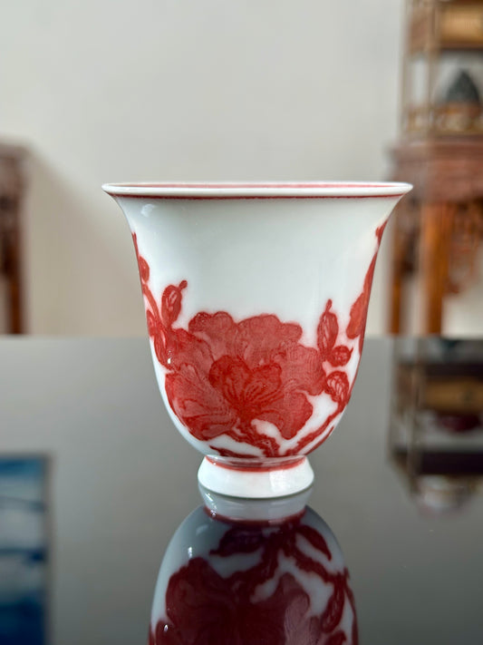 Handpainted Chinese  Underglaze Red Youlihong Porcelain Jingdezhen Traditional Lotus with Twined Stem Pattern Teacup