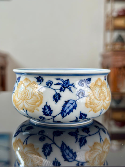 Handpainted Chinese Luxious Blue White Porcelain Underglaze Gold Youlijin Classic Peony Pattern Artwork Teacup